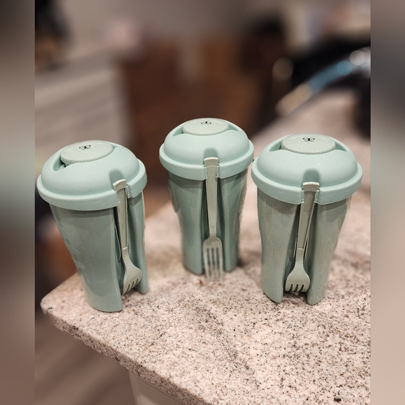 Arbonne set of 3 Salad Containers - Picture 2 of 3